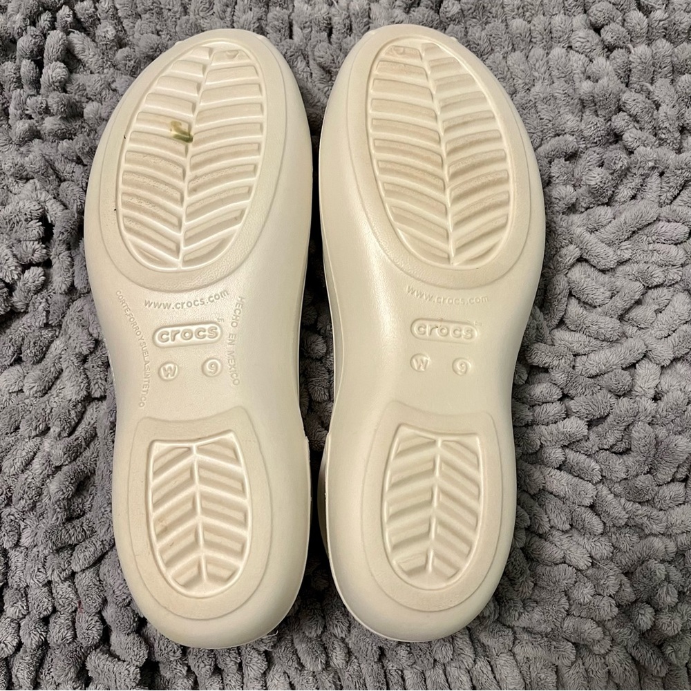 CROCS Cream Flats - Picture 9 of 10
